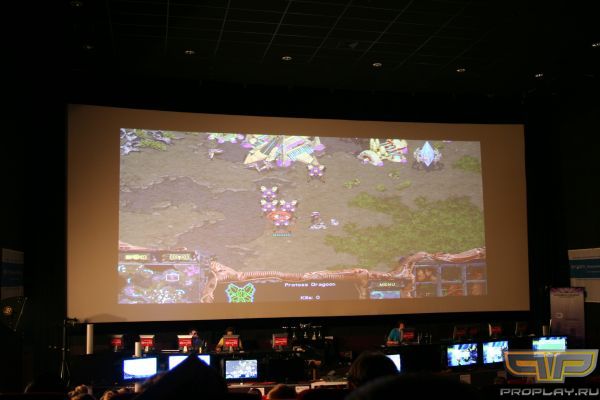 А так выглядел Starcraft на большом экране.