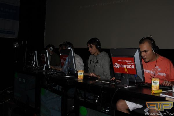 Совсем скоро начнется финал по Counter-Strike. Ребята разыгрываются.