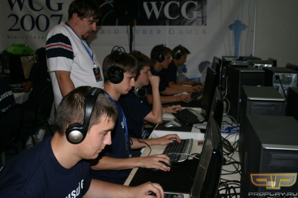 A-Gaming в игре, это на фотографии кажется, что они спокойны, на самом деле все наоборот