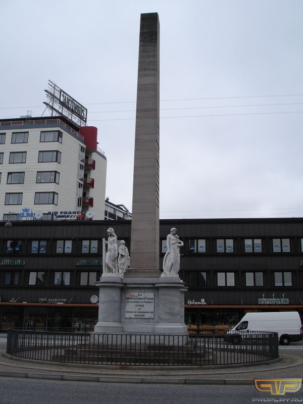 Памятник в центре Копенгагена