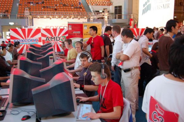 ForZe играют. А тот китаец в красном сзади, явно что-то мошнит.
