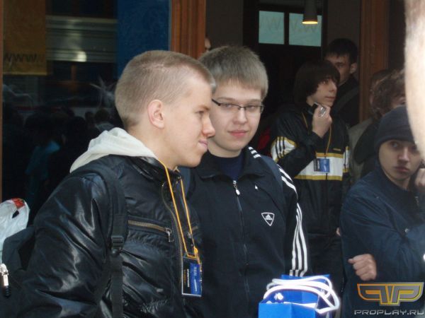 Revolver делится тактиками с Happy