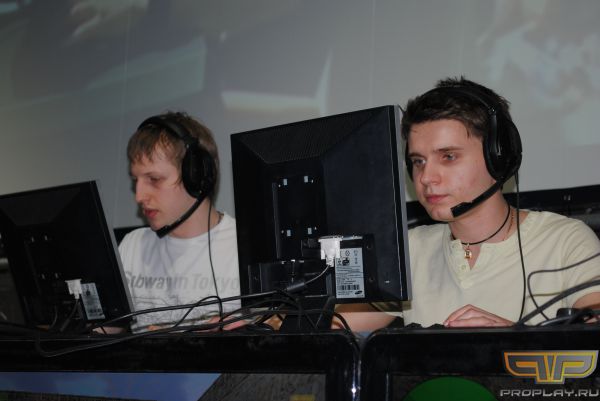 F1N и RomJKE в игре против fnatic