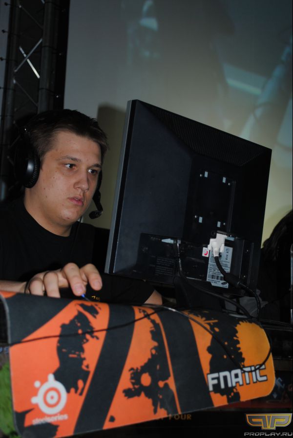 Игрок NaVi, а коврик fnatic