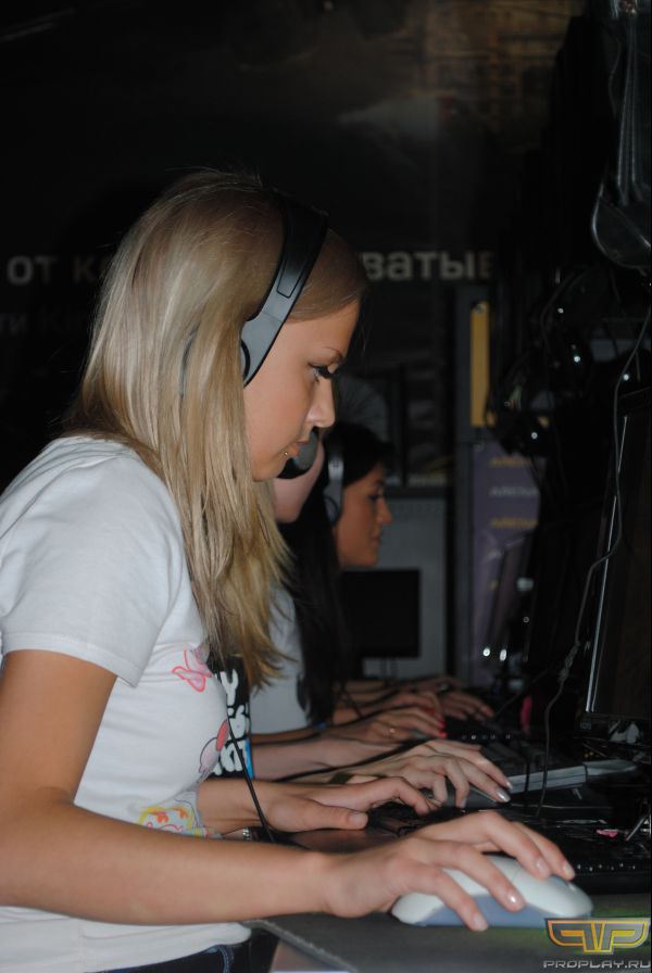 Anette из EYESports